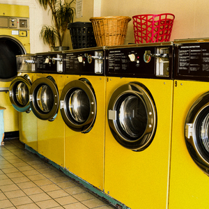 公和我在厨房添我奶头
