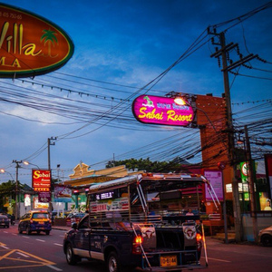 校花被两根粗黑来回进出视频
